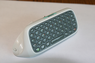 Illustration for article titled Xbox 360 QWERTY Text Input Device in the Flesh